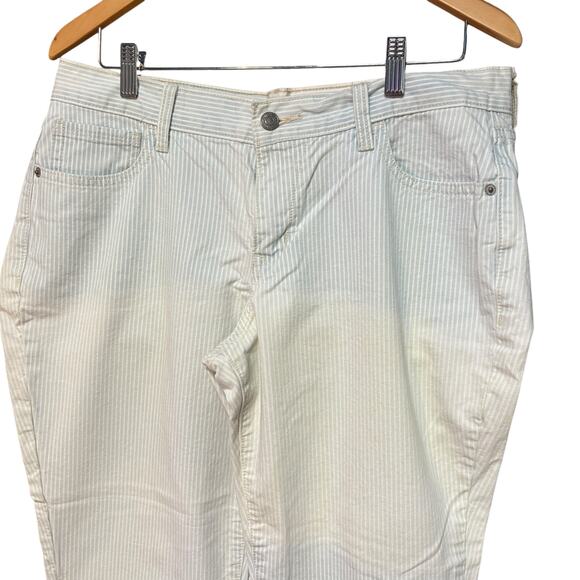 Old Navy Boyfriend Style Blue& Wht Pin Stripe Denim 5 Pocket Capri Pants 12 - Picture 7 of 9
